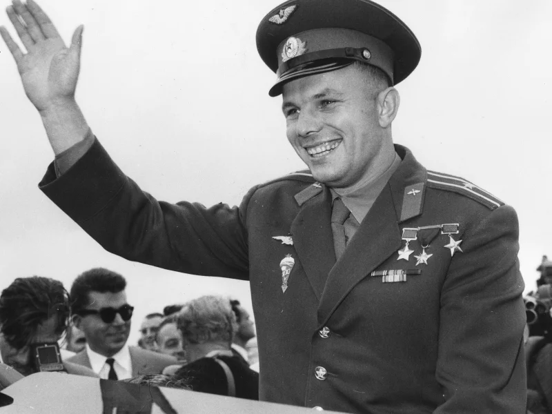 юрий гагарин, первый космонавт