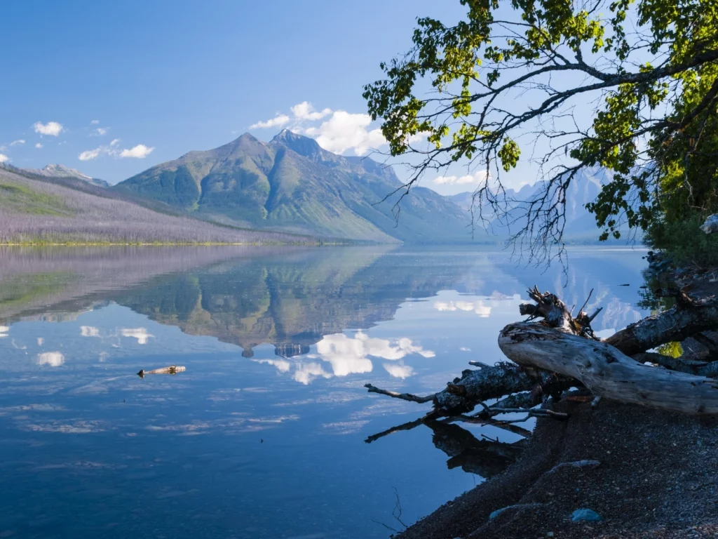 река, горы