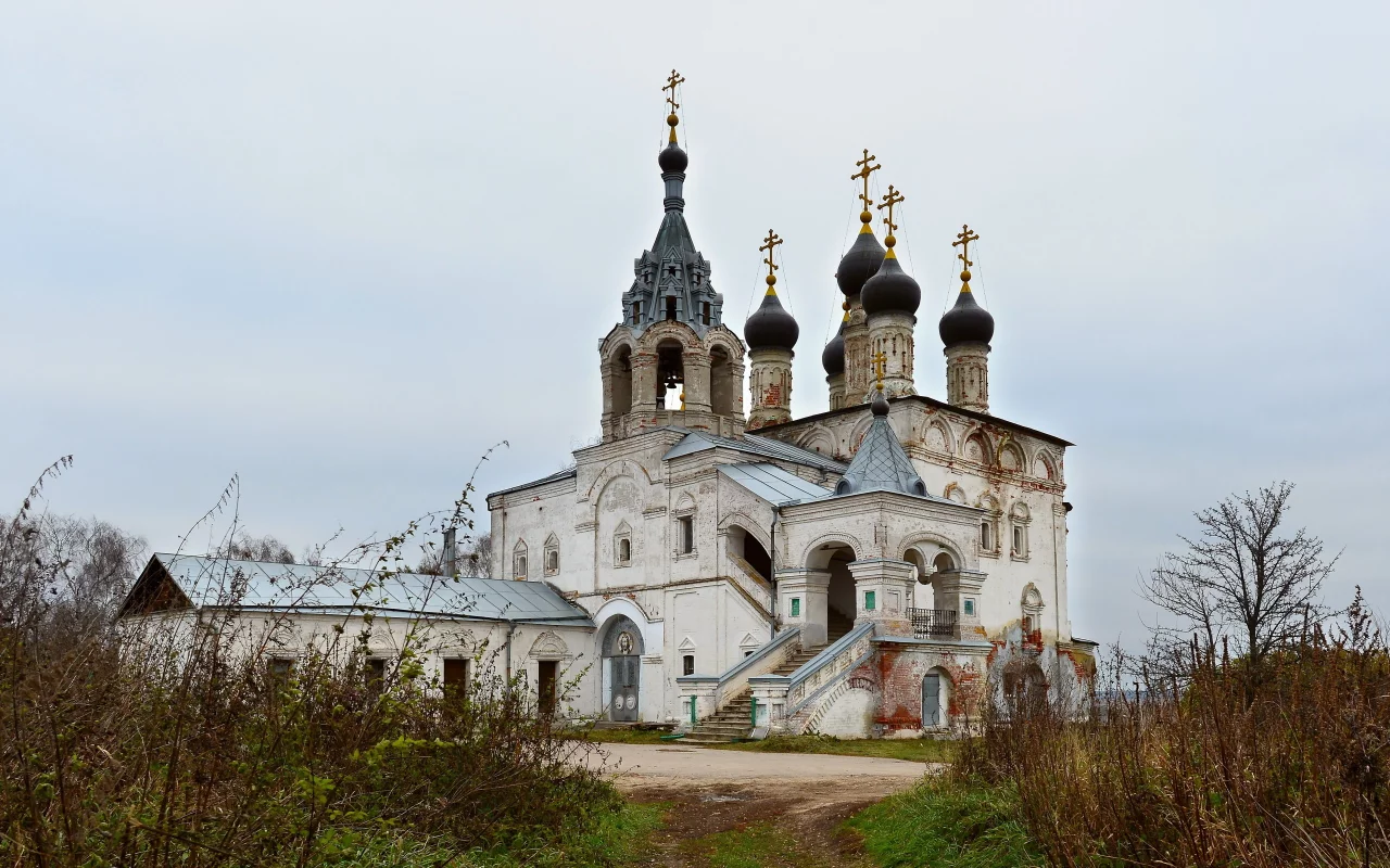церковь, осень