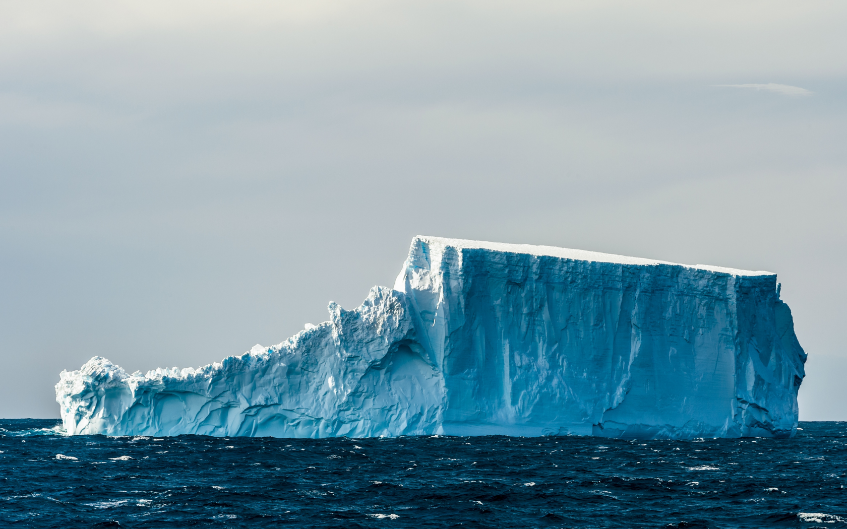 Айсберг в океане текст. Мыс Моррис-Джесуп. Айсберги в Атлантическом океане. Самый большой Айсберг в мире. Столообразные айсберги.