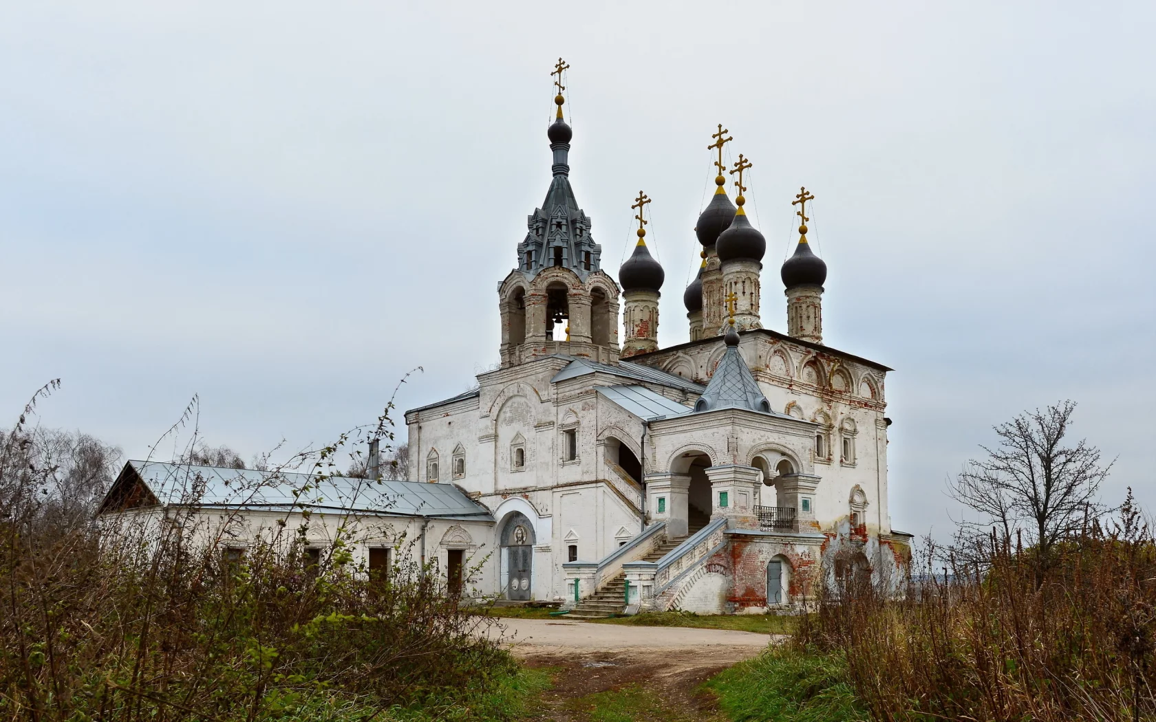 церковь, осень
