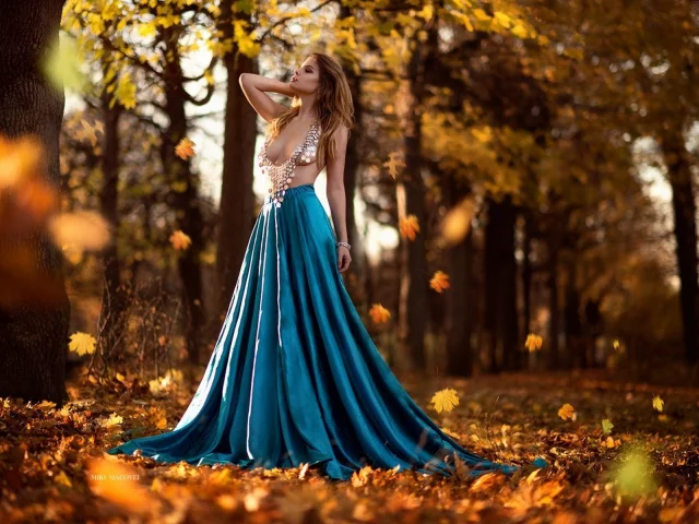 девушка, блондинка, длинные волосы, платье, осень, листопад, miki macovei