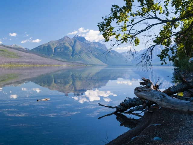 река, горы