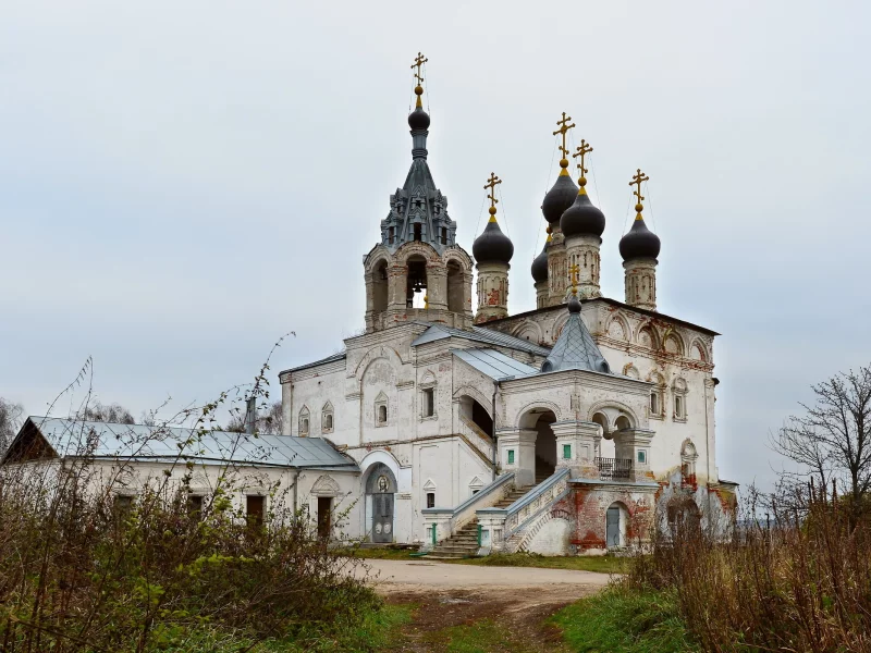 церковь, осень