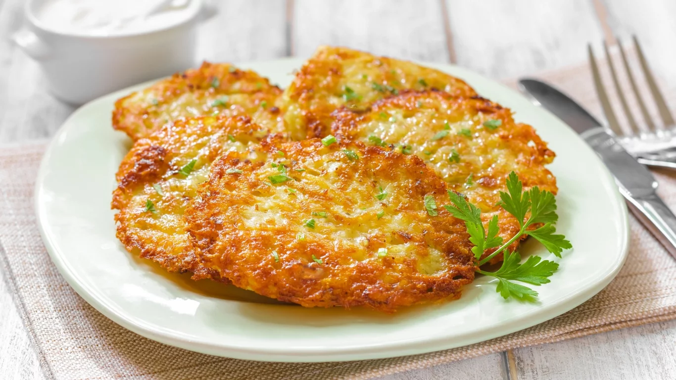 драники, картофель, зелень