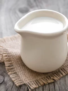 молоко, в кувшине