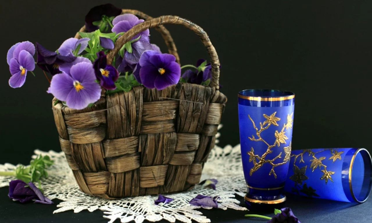стаканы, анютины глазки