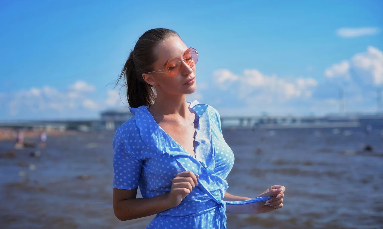 девушка, красивая, в очках, море