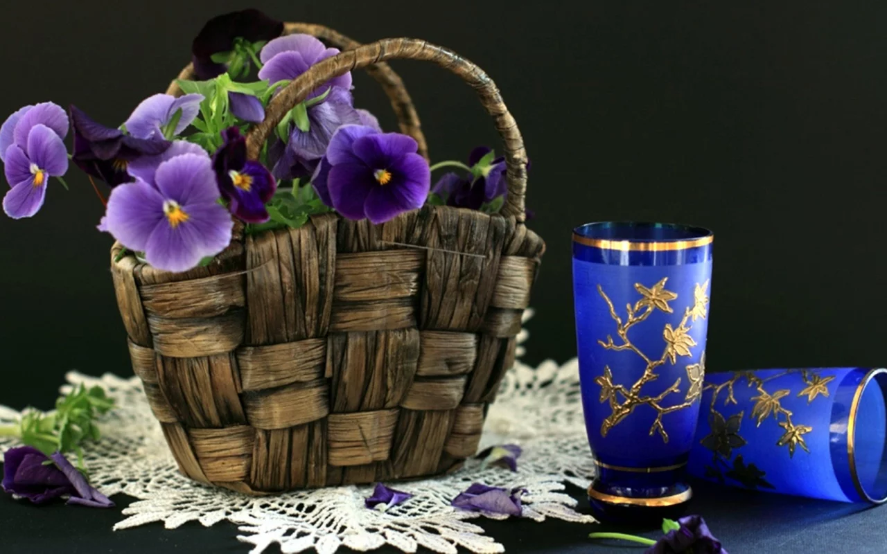 стаканы, анютины глазки