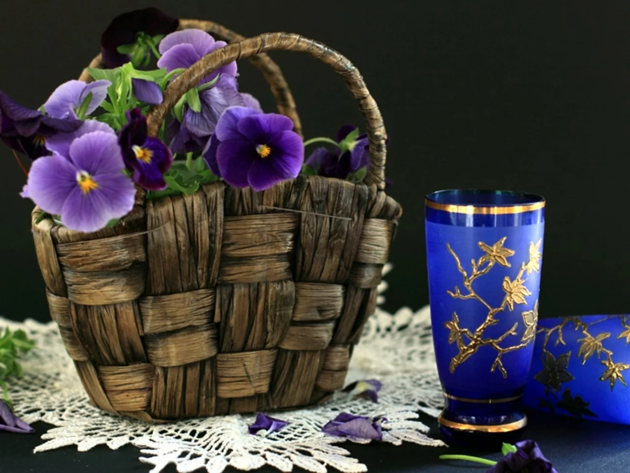 стаканы, анютины глазки