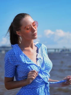 девушка, красивая, в очках, море