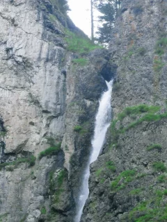 скалы, горная река