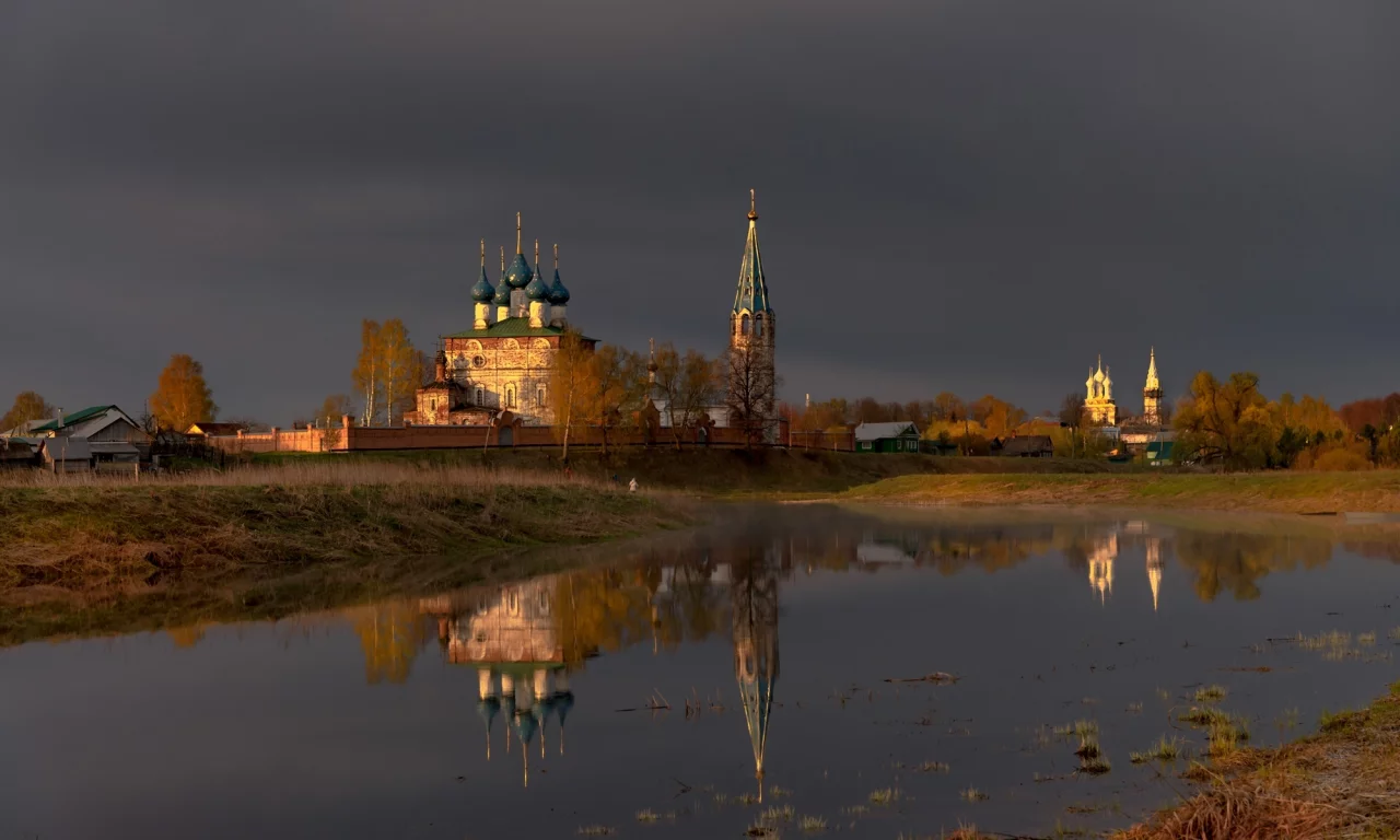 река, закат