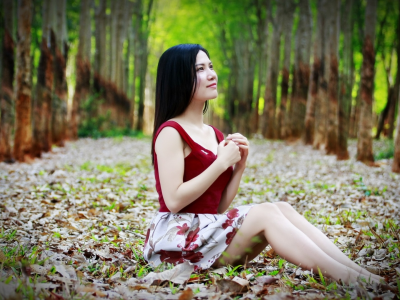 девушка, красивая, сидит на траве, листья, осень