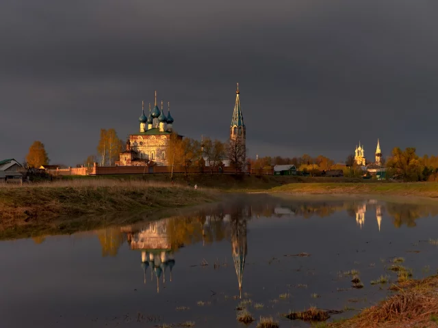 река, закат