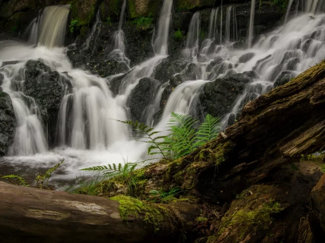 река, водопад, камни