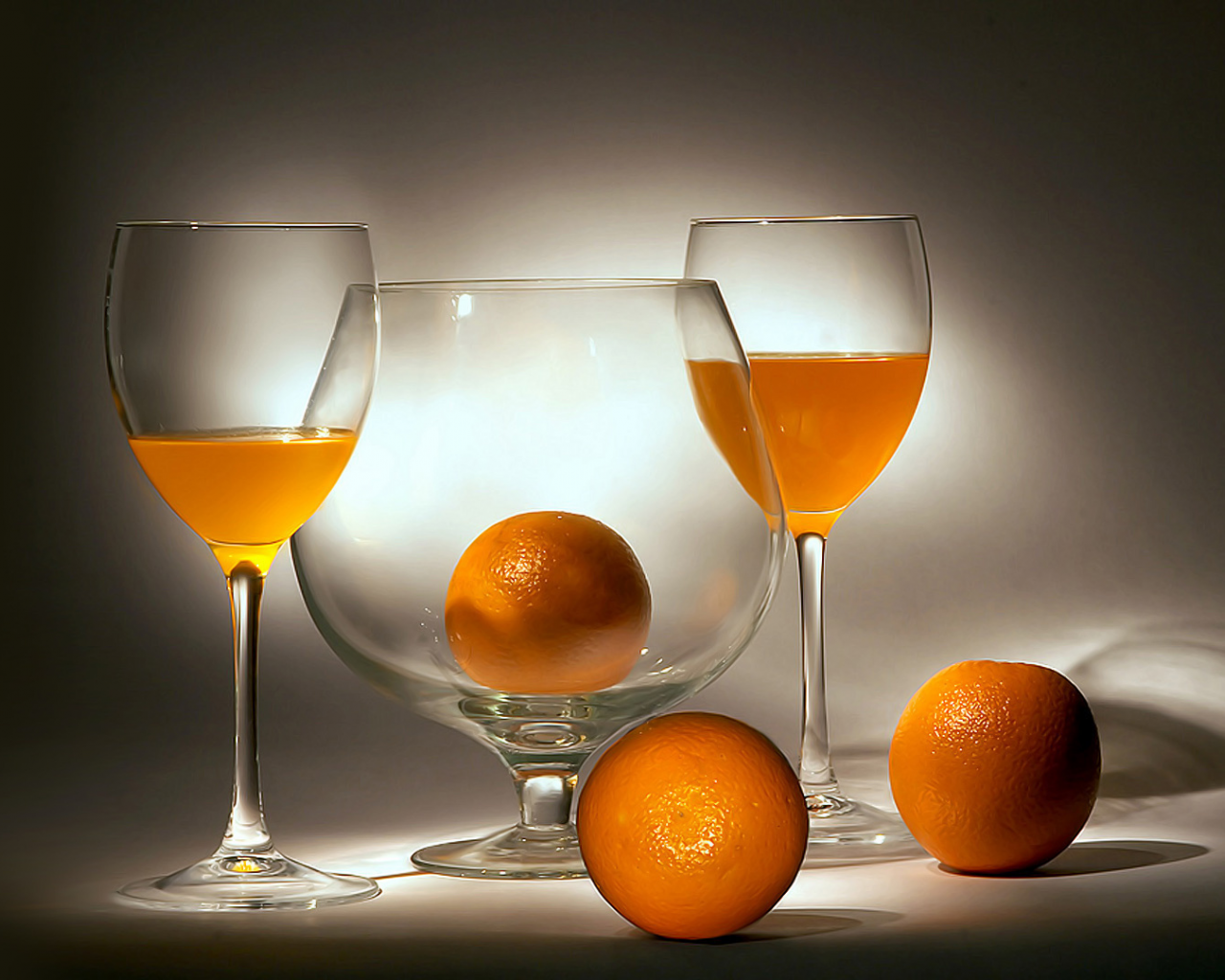 апельсины, бокалы, сок