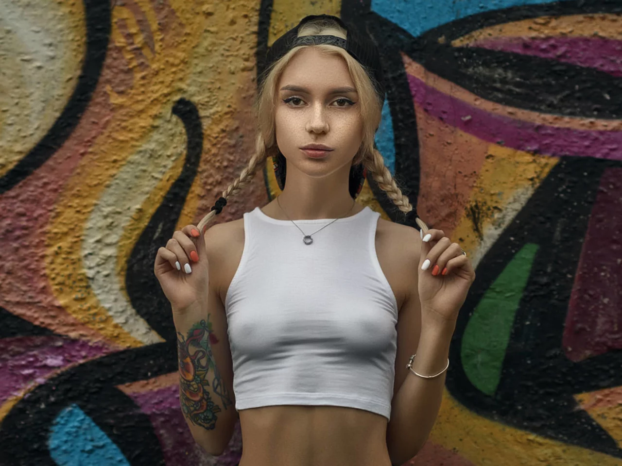девушка, блондинка, косички, симпатичная, тату