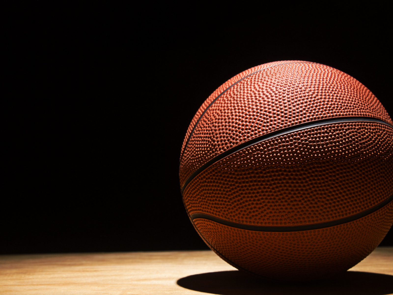 Спортивный мяч в баскетболе. Баскетбольный мяч Sport. Мяч баскетбольный "Sports". Красивые баскетбольные мячи. Баскетбольный мяч на черном фоне.