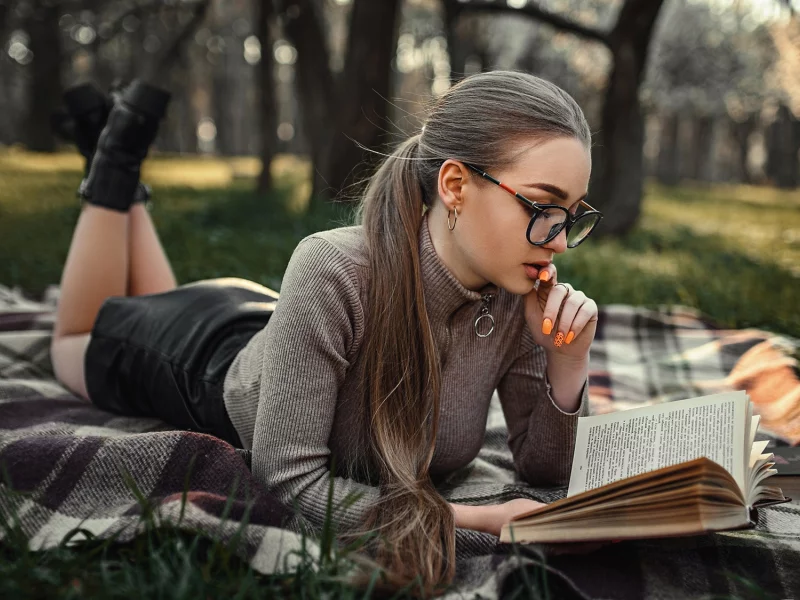 книга, лежит