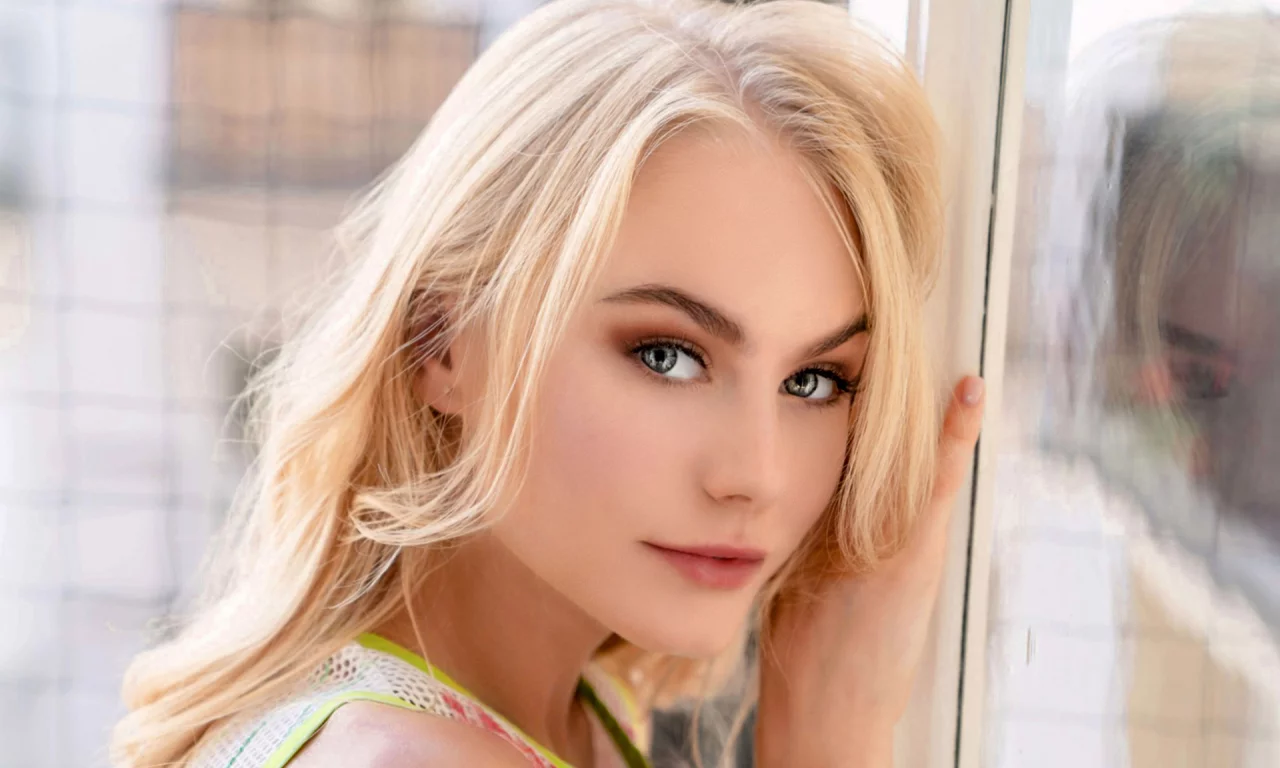 pretty blonde, nancy ace