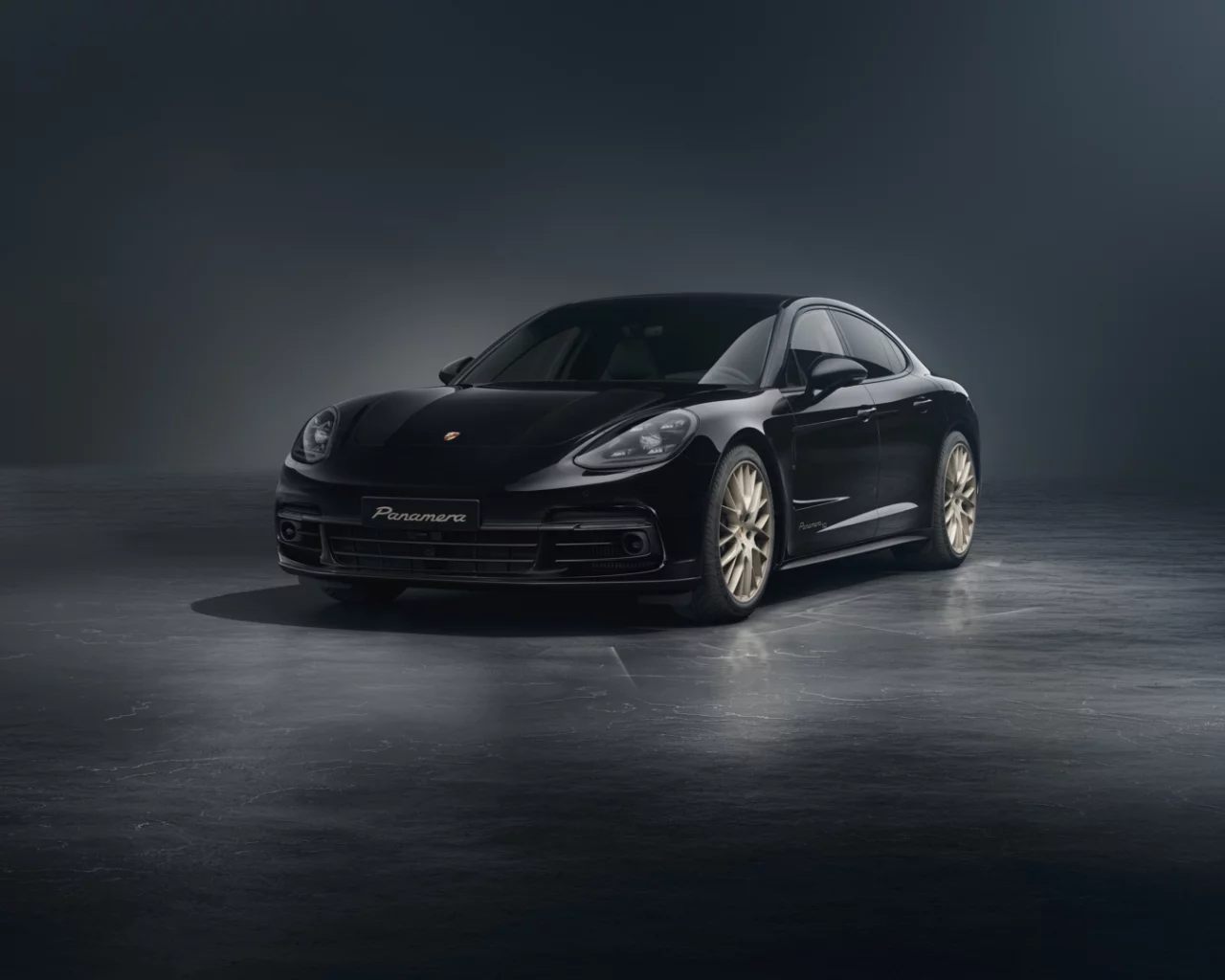 Porsche Panamera Black