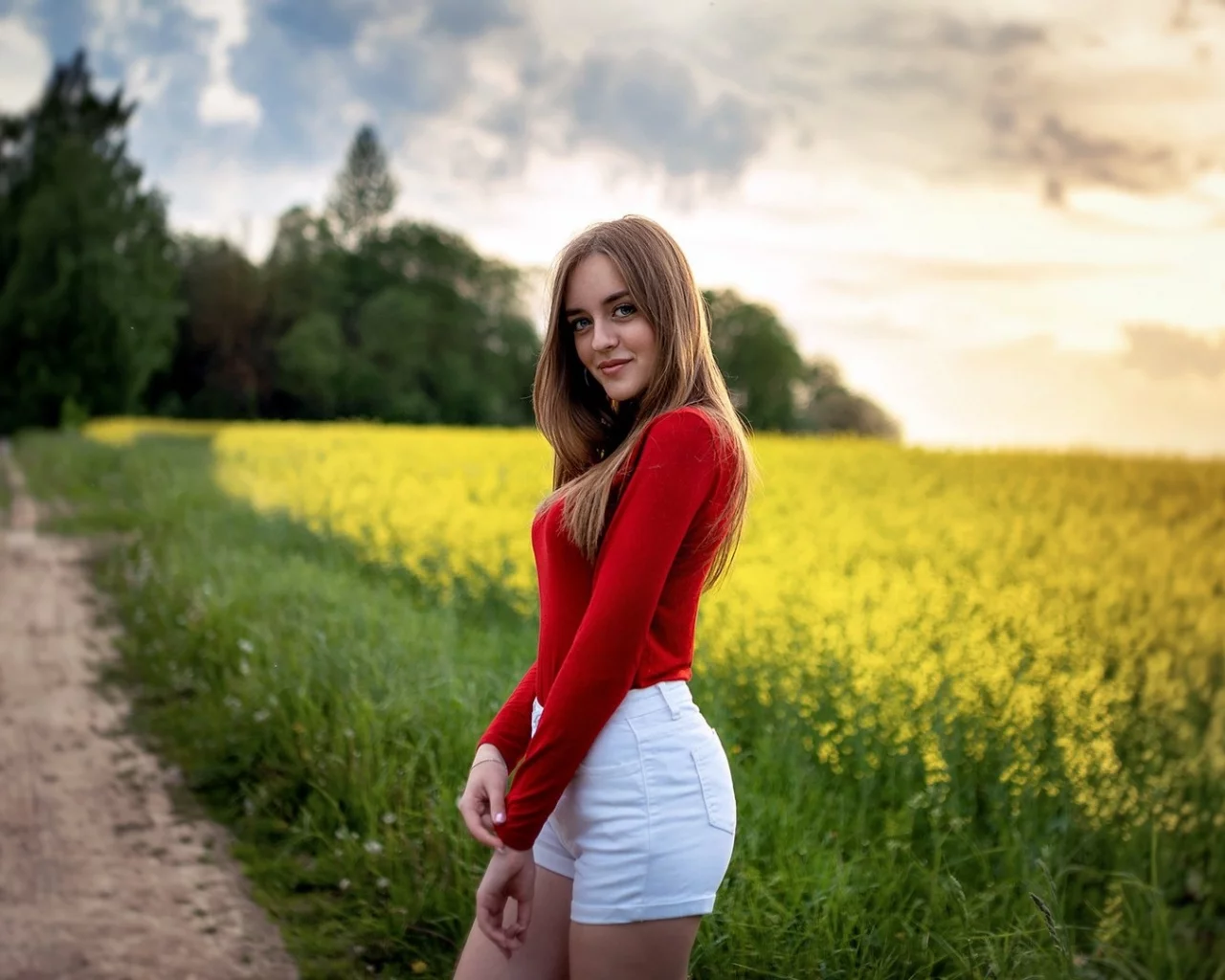 девушка, красивая, в поле