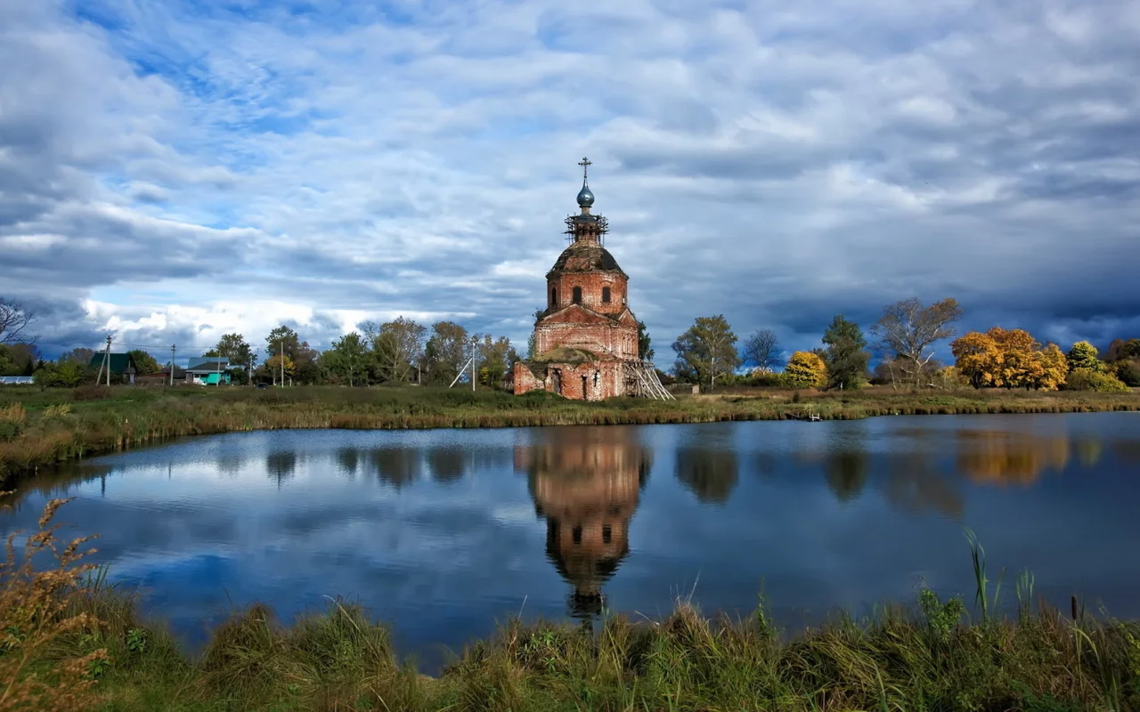 озеро, храм на берегу