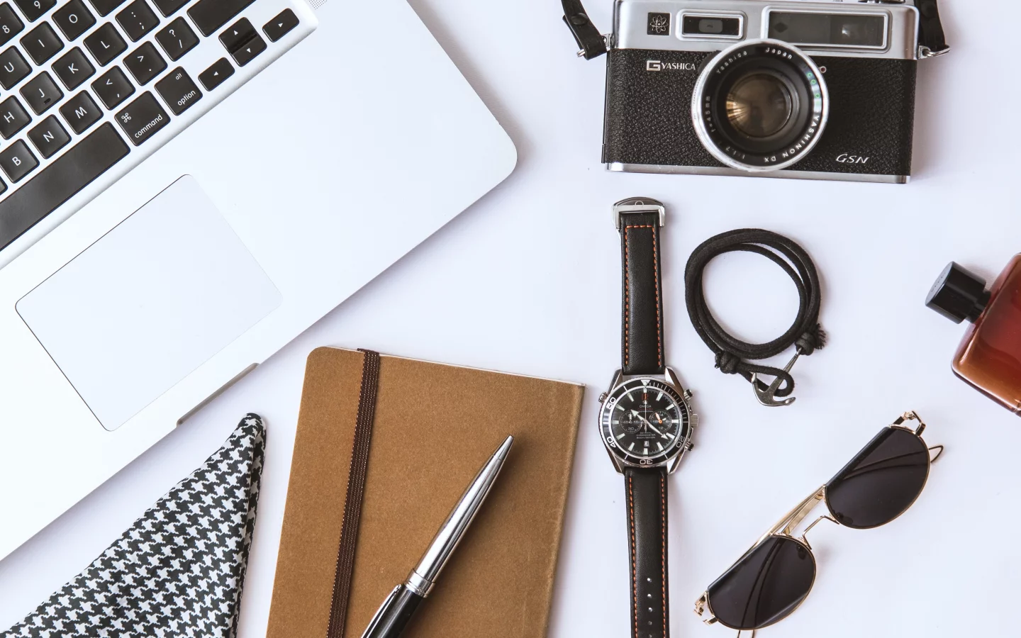 minimalist, office