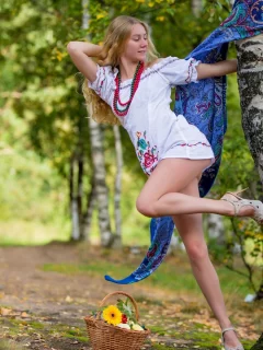 девушка, красивая, позирует на природе