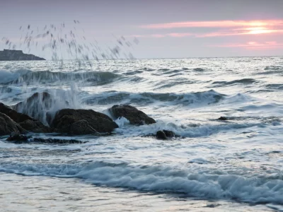 море, камни, брызги, горизонт