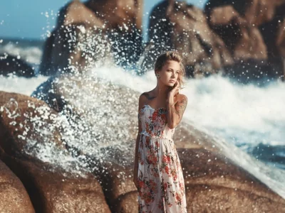девушка, модель, фотосессия у моря, брызги воды