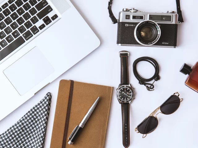 minimalist, office