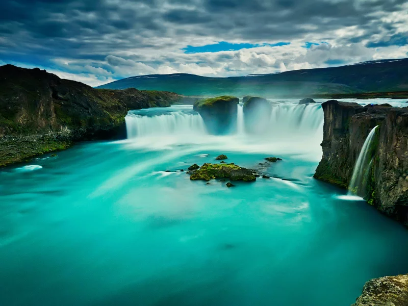 река, водопад