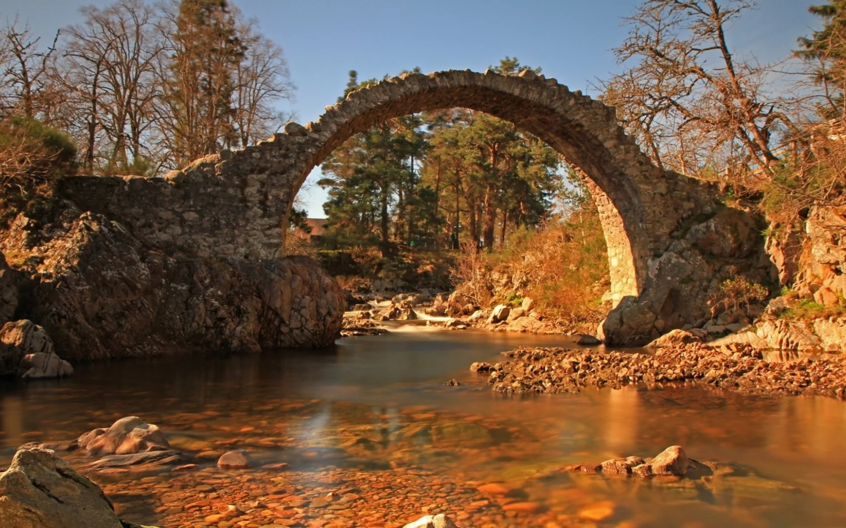 река, арка
