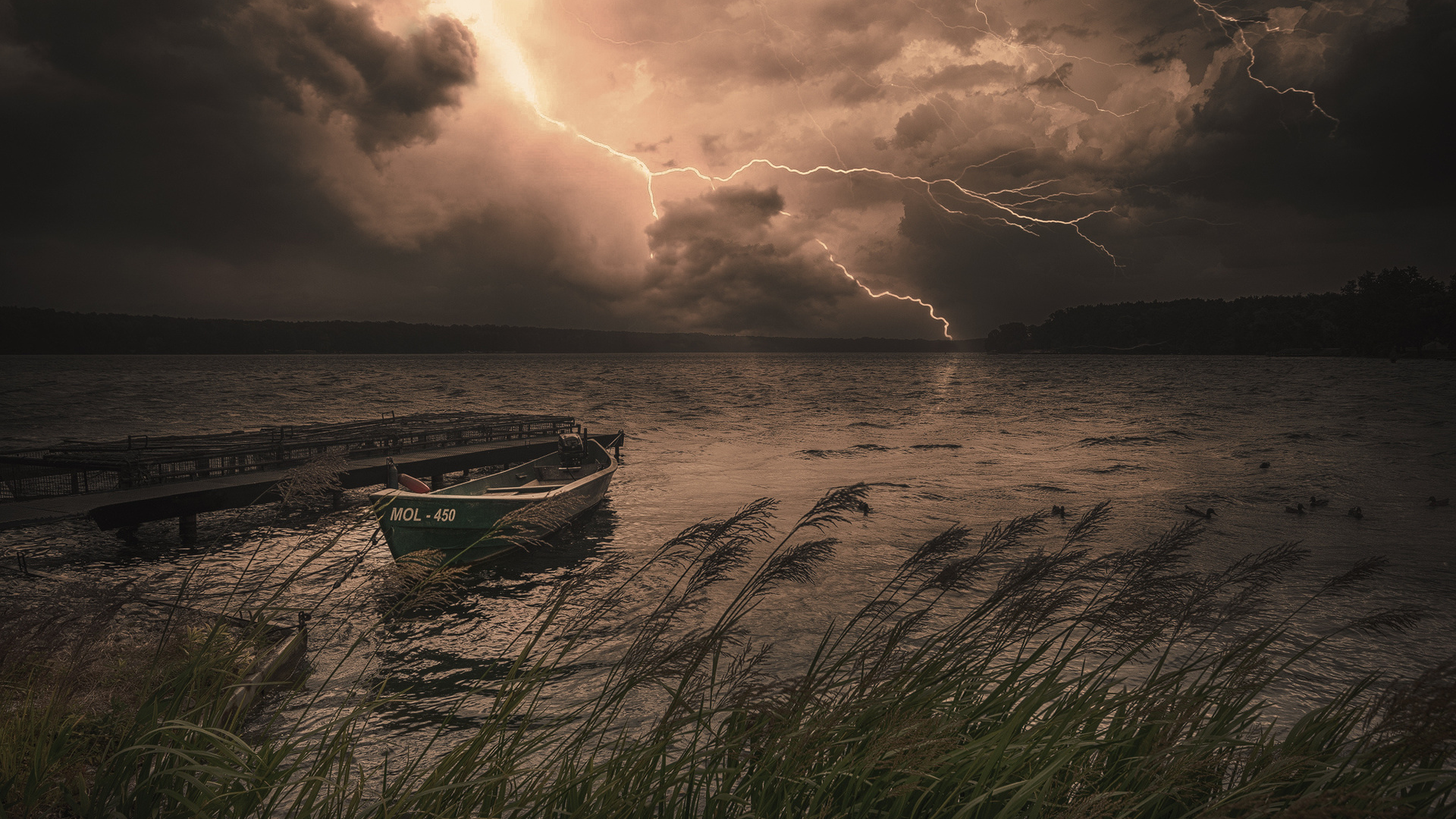 озеро, лодка, непогода, гроза