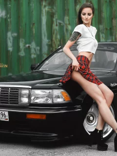 девушка, ножки, юбка, тату, автомобиль