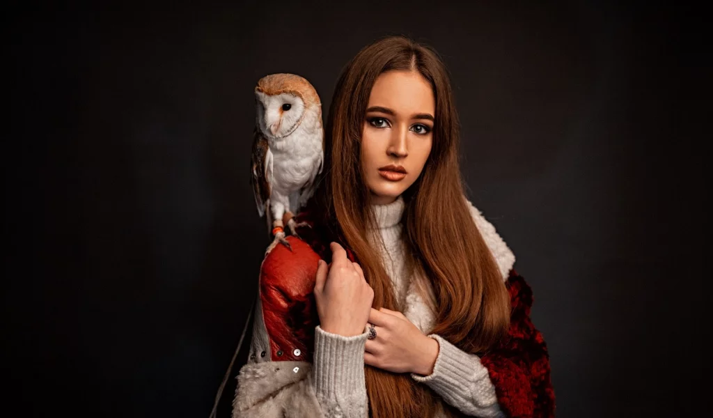 девушка, взгляд, сова на плече