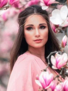 девушка, модель, позирует в цветах, магнолиях