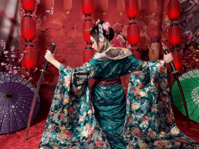 девушка азиатка, в кимоно, мечи в руках