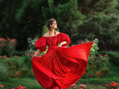 девушка, модель, в красном платье