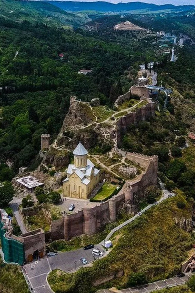 тбилиси, грузия, вечер