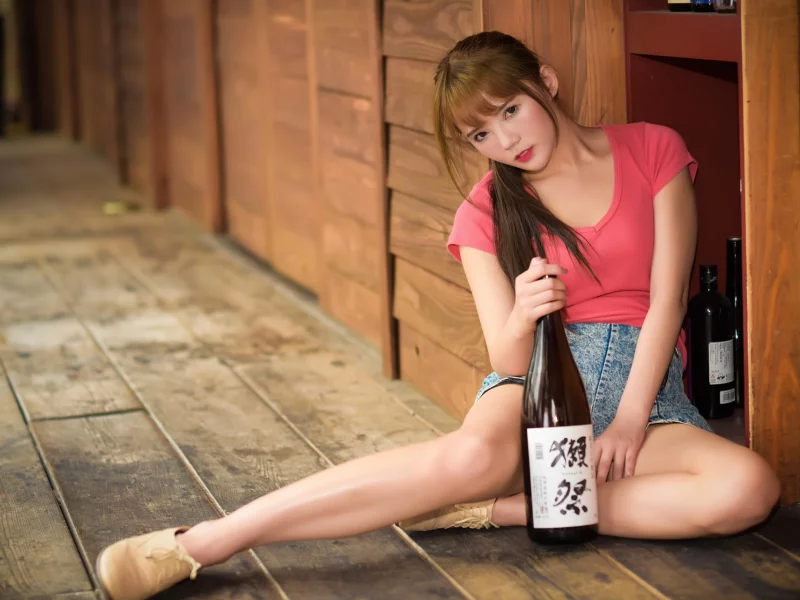 girl, woman, beautiful, sexy, brunette, sian, shorts, sneakers, bottle