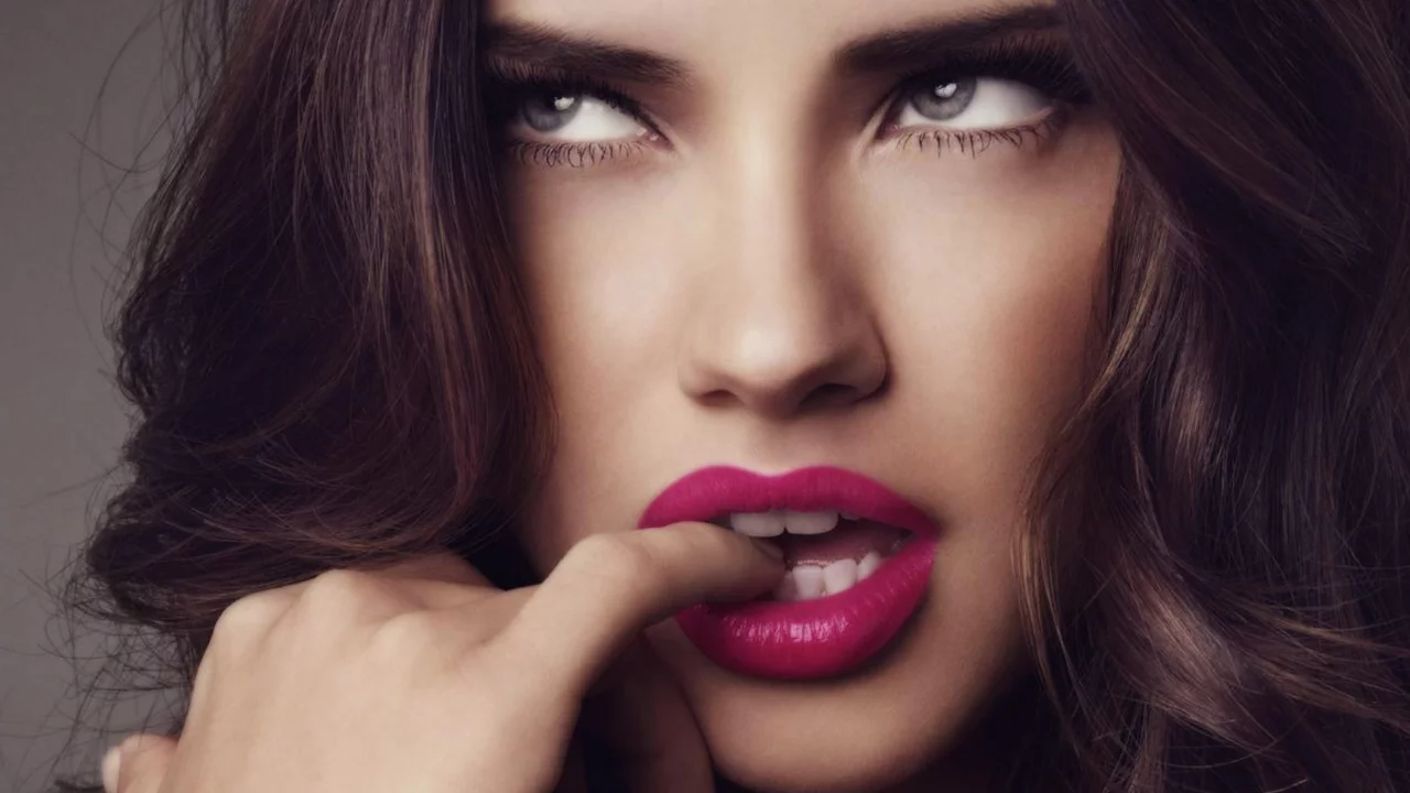 adriana lima, red lips