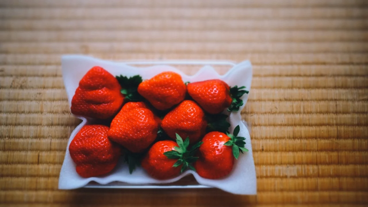 strawberry, berry, dish, table