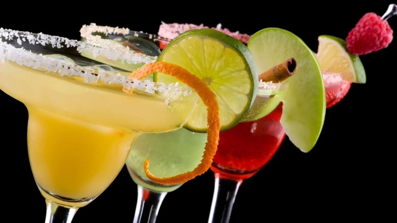 cocktails, fruit, orange, apple, lime, strawberries, ice, sugar