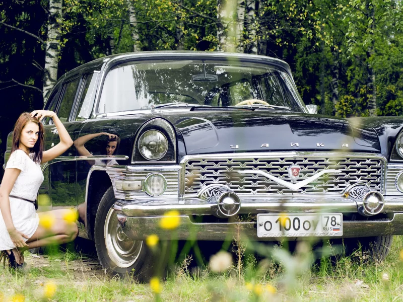 Девушка и автомобиль