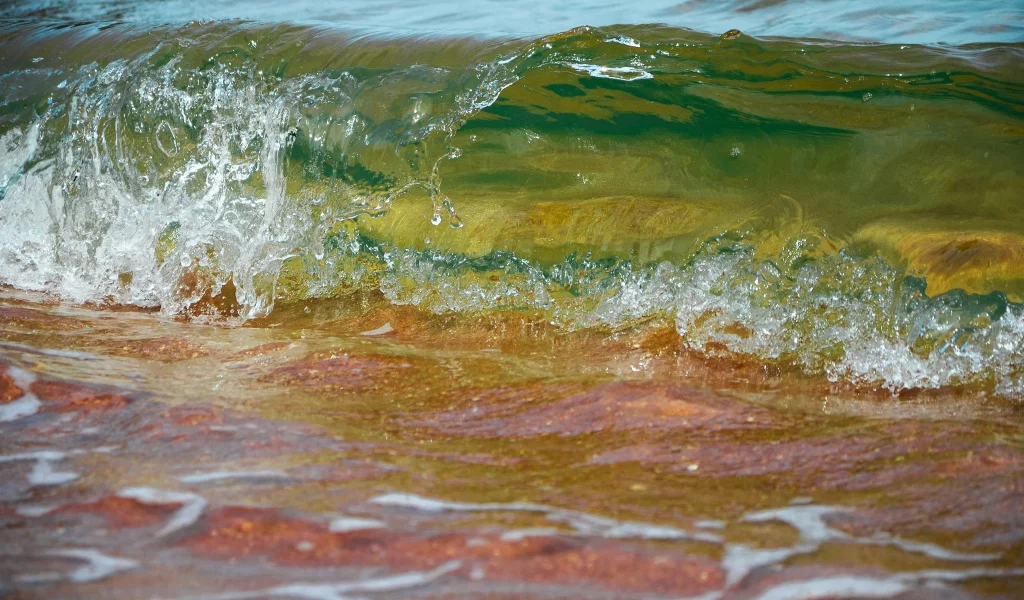 вода