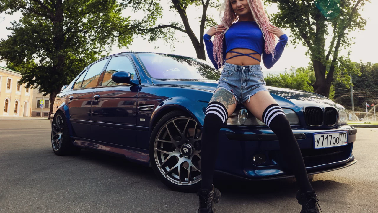 авто с девушкой
