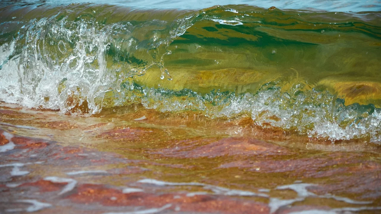 вода